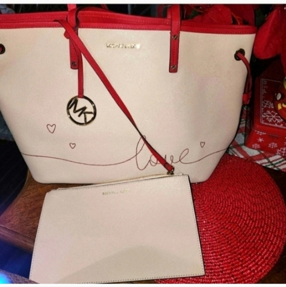 🍂🍁NWOT LIMITED EDITION MICHAEL KORS VALENTINES DAY TOTE - Picture 1 of 8